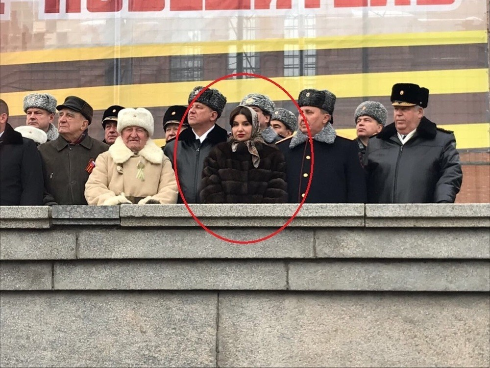 muzhya-vikladivayut-foto-zhen
