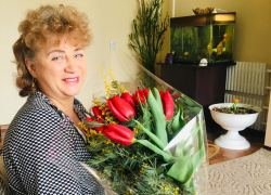 Родные и коллеги желают имениннице камышанке Светлане Поляковой всегда много алых тюльпанов и роз! Родные и коллеги желают имениннице камышанке Светлане Поляковой всегда много алых тюльпанов и роз!