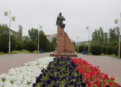 Общественный совет при главе Камышина: ковер клумб в этом году будет состоять из 100 тысяч корней, а как убрать "решето" дорог - неясно Общественный совет при главе Камышина: ковер клумб в этом году будет состоять из 100 тысяч корней, а как убрать "решето" дорог - неясно