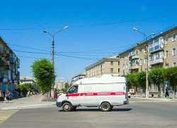 Под Камышином при выезде на федеральную автодорогу "Форд" не пропустил "Ладу" и отправил ее пассажира-подростка в больницу Под Камышином при выезде на федеральную автодорогу "Форд" не пропустил "Ладу" и отправил ее пассажира-подростка в больницу