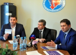 Избирком приготовил подарки для привлечения молодежи на выборы: волгоградцам билеты на футбол, камышанам всего лишь сувениры Избирком приготовил подарки для привлечения молодежи на выборы: волгоградцам билеты на футбол, камышанам всего лишь сувениры