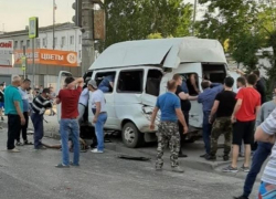 КамАЗ с отказавшими тормозами протаранил маршрутку: 16 пассажиров пострадали, - "Блокнот Волгограда" КамАЗ с отказавшими тормозами протаранил маршрутку: 16 пассажиров пострадали, - "Блокнот Волгограда"