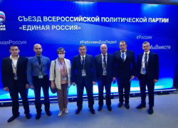 Список "Единой России" от Волгоградской области на выборах в Госдуму прогнозируемо возглавил губернатор Андрей Бочаров Список "Единой России" от Волгоградской области на выборах в Госдуму прогнозируемо возглавил губернатор Андрей Бочаров