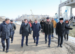 Глава региона проинспектировал в Камышине строительство новой школы и раскритиковал устаревший проект детсада Глава региона проинспектировал в Камышине строительство новой школы и раскритиковал устаревший проект детсада
