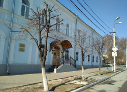 Зачем в городе стричь липы так, чтобы они оставались уродливыми обрубками? - камышанка Зачем в городе стричь липы так, чтобы они оставались уродливыми обрубками? - камышанка