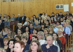 Администрация Камышина не собирается сокращать количество чиновников в 2017 году, но хотя бы клянется не увеличивать их число Администрация Камышина не собирается сокращать количество чиновников в 2017 году, но хотя бы клянется не увеличивать их число