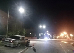 В Камышине около полуночи водитель без прав врезался в "Волгу" недалеко от памятника Маресьеву В Камышине около полуночи водитель без прав врезался в "Волгу" недалеко от памятника Маресьеву