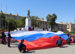 В Камышине в честь Дня России пройдут акция на площади Павших борцов и концерт в парке, в Волгограде концерт отменили из-за трагедии с катамараном В Камышине в честь Дня России пройдут акция на площади Павших борцов и концерт в парке, в Волгограде концерт отменили из-за трагедии с катамараном