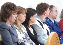 Начальник финуправления мэрии Елена Громова отшутилась в ответ на вопрос, почему область верстает бюджет с профицитом, а Камышин с дефицитом Начальник финуправления мэрии Елена Громова отшутилась в ответ на вопрос, почему область верстает бюджет с профицитом, а Камышин с дефицитом