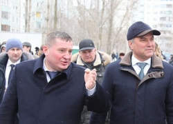 Ступив на землю Волгограда, спикер Госдумы Вячеслав Володин поднялся на Мамаев курган Ступив на землю Волгограда, спикер Госдумы Вячеслав Володин поднялся на Мамаев курган
