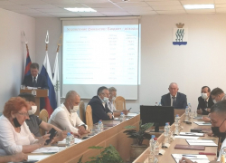 Глава Камышина Станислав Зинченко отчитался перед депутатами городской думы за свою работу в 2020 году в формате полного "одобрямса" Глава Камышина Станислав Зинченко отчитался перед депутатами городской думы за свою работу в 2020 году в формате полного "одобрямса"