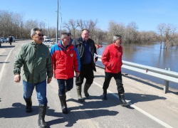 Журналисты заинтересовались, почему волгоградский губернатор и вице-губернатор надели одинаковые резиновые сапоги Журналисты заинтересовались, почему волгоградский губернатор и вице-губернатор надели одинаковые резиновые сапоги