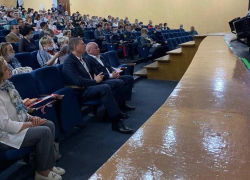 «Во время траура пиарятся на детях»: мэры Волгограда и Волжского в своё рабочее время сгоняют бюджетников на праймериз «Единой России», - "Блокнот Волгограда" «Во время траура пиарятся на детях»: мэры Волгограда и Волжского в своё рабочее время сгоняют бюджетников на праймериз «Единой России», - "Блокнот Волгограда"