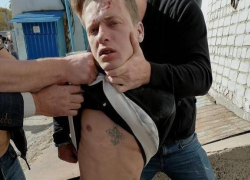 На рынке в Астрахани поймали насильника 15-летней волгоградки, отморозок успел совершить еще одно изнасилование, - "Блокнот Волгограда" (ВИДЕО) На рынке в Астрахани поймали насильника 15-летней волгоградки, отморозок успел совершить еще одно изнасилование, - "Блокнот Волгограда" (ВИДЕО)