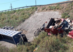 На ростовской трассе водитель грузовика "уронил" его в кювет и отправился к хирургам На ростовской трассе водитель грузовика "уронил" его в кювет и отправился к хирургам
