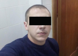 Саратовский садист Филиппов, убивший в Красноармейске 12-летнюю школьницу, как ни в чем не бывало выходил в соцсети в день обнаружения тела девочки Саратовский садист Филиппов, убивший в Красноармейске 12-летнюю школьницу, как ни в чем не бывало выходил в соцсети в день обнаружения тела девочки