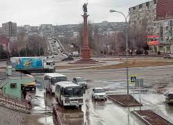 Предлагаю вернуть клумбу из цветов к памятнику Солунскому вместо нынешней травы, - камышанка Предлагаю вернуть клумбу из цветов к памятнику Солунскому вместо нынешней травы, - камышанка