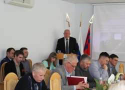 В преддверии перехода Камышина к "одноголовой" модели управления депутаты шлифуют Устав города В преддверии перехода Камышина к "одноголовой" модели управления депутаты шлифуют Устав города