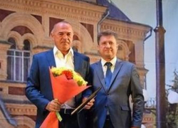 Депутат камышан в Облдуме Дмитрий Крикунов, свободный от брачных уз, опубликовал декларацию о просевших вдвое миллионах доходов Депутат камышан в Облдуме Дмитрий Крикунов, свободный от брачных уз, опубликовал декларацию о просевших вдвое миллионах доходов