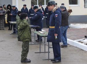 В Камышинском соединении ВДВ кадетам из Волжского Волгоградской области вручили новые погоны В Камышинском соединении ВДВ кадетам из Волжского Волгоградской области вручили новые погоны