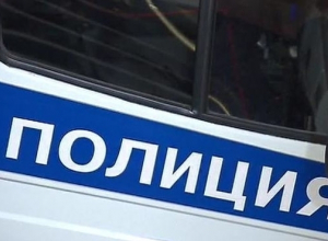 Убийца четырьмя выстрелами из пистолета застрелил жертву среди бела дня на площади перед ДК Убийца четырьмя выстрелами из пистолета застрелил жертву среди бела дня на площади перед ДК
