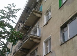 В центре Камышина из-за аварии в подвале люди уже сутки живут без воды В центре Камышина из-за аварии в подвале люди уже сутки живут без воды