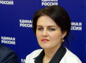 Депутат Госдумы Анна Кувычко увидела Путина и вспомнила ужасный туалет в Камышинском районе Депутат Госдумы Анна Кувычко увидела Путина и вспомнила ужасный туалет в Камышинском районе