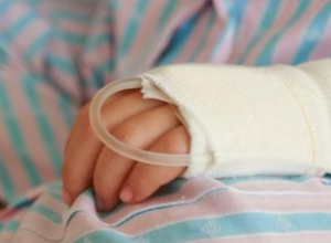 В Камышине 2-летняя девочка отравилась средством от вшей В Камышине 2-летняя девочка отравилась средством от вшей