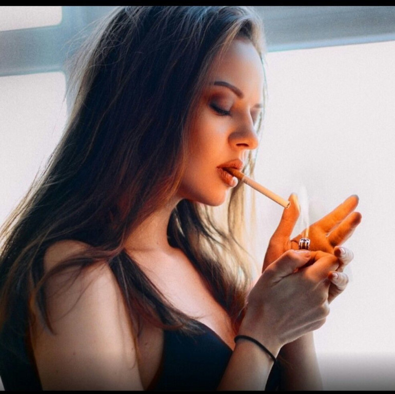 Short clip beautiful smoker fan photo
