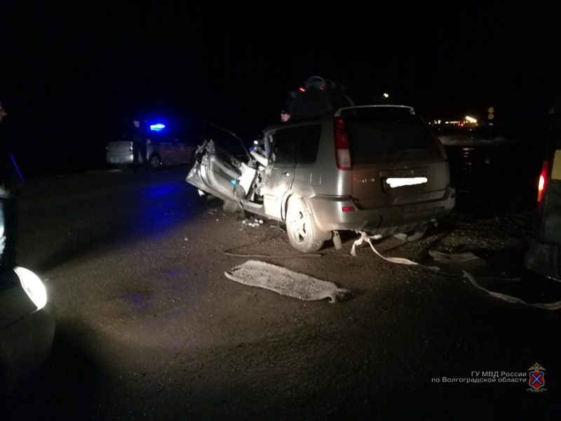 Водитель из Калмыкии въехал в прицеп дагестанца и погиб до приезда «скорой» Водитель из Калмыкии въехал в прицеп дагестанца и погиб до приезда «скорой»