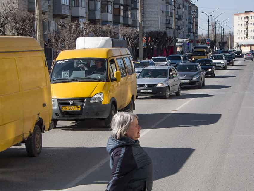 ВОЛГОГРАД. Администрация Камышина объявила, что маршрутки не будут ходить весь апрель с прежними интервалами, а остающимся велела обеззараживать салоны