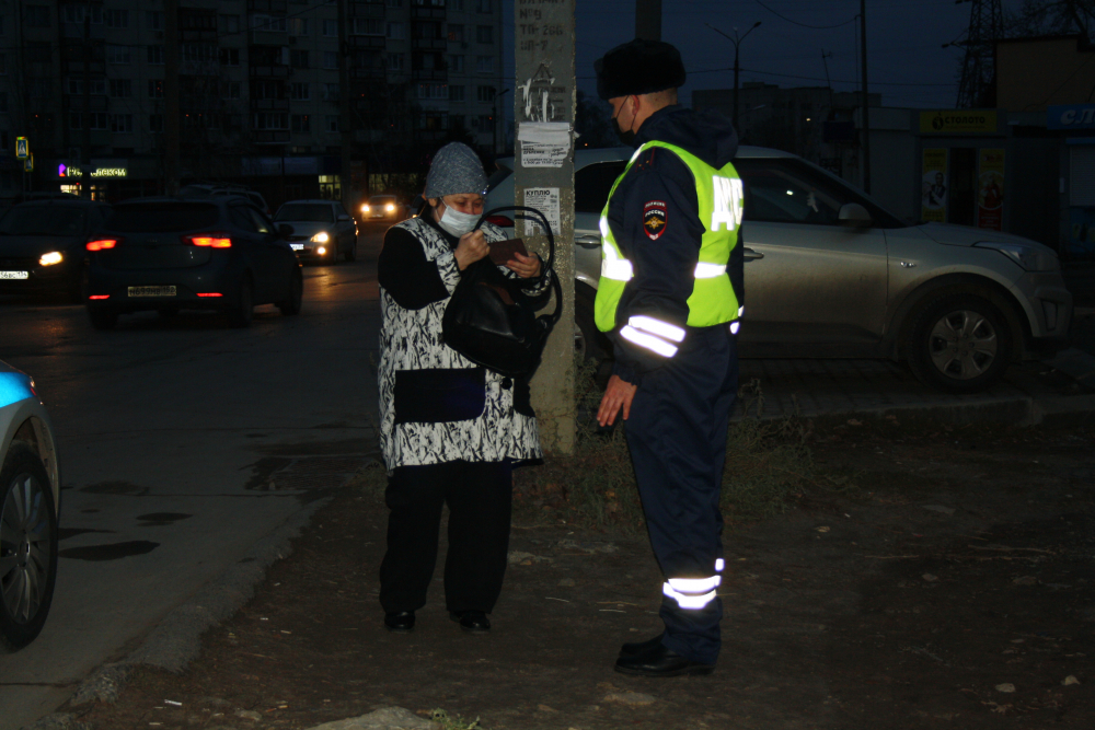 До Нового года дорожные полицейские Камышина будут работать с пешеходами и через громкоговорители