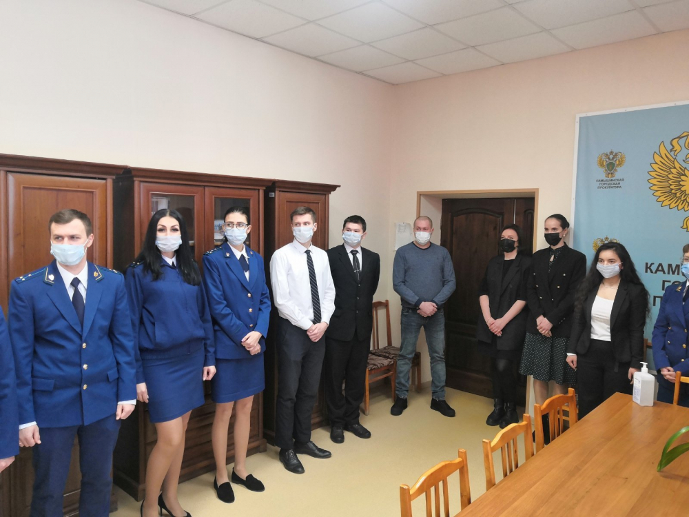 Станислав Зинченко приехал в прокуратуру Камышина лично поблагодарить коллектив надзорного ведомства за борьбу с коррупцией