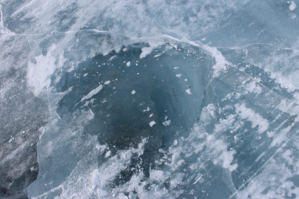 Under ice. Подледные озера Антарктиды. Подо льдом. Вода подо льдом. Фотосессия подо льдом.