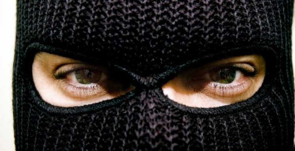 Оперативники разобрались с «молодежной» бандой в черных масках, промышлявшей в сетевиках по всей Волгоградской области