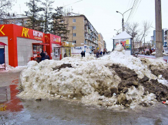 Погода дней камышин. Уборка снега Камышин. Снег в Камышине. Улица грязная Камышин. Грязный снег Междуреченска.