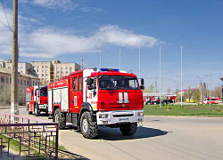 Сегодня, 30 апреля, по случаю профессионального праздника пожарных по Камышину промчалась колонна красных спецмашин (ВИДЕО)