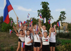 Школьники Камышинского района устроили флешмоб #Цветнастроениятриколор