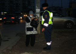 До Нового года дорожные полицейские Камышина будут работать с пешеходами и через громкоговорители