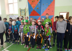 Камышинские мальчишки и девчонки поехали на соревнования по туризму в Саратов и получили медали!