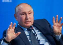 Путин сказал, что пока не решил, будет ли баллотироваться на пост президента в 2024 году