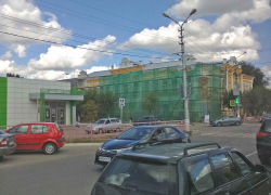 В Камышине ремонт исторического здания на улице Пролетарской в бухте "завернул за угол"