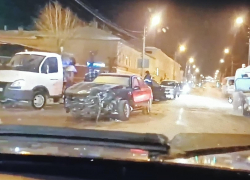 В Камышине ночью 17 января случилась авария на улице Пролетарской (ВИДЕО)