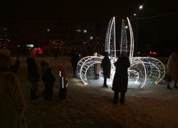 Камышане назвали светодиодный фонтан самым позитивным новогодним событием в городе - "на безрыбье"