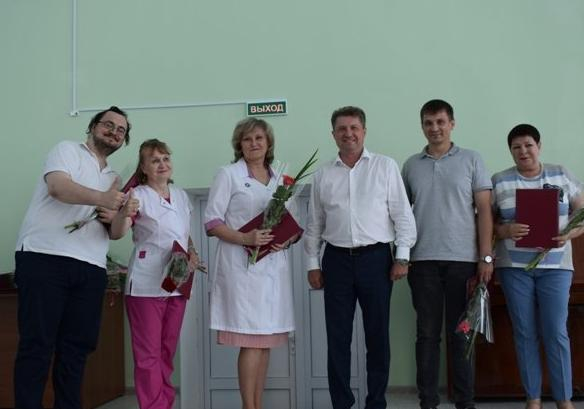 Кого из камышинских врачей глава города Станислав Зинченко наградил по случаю профессионального праздника