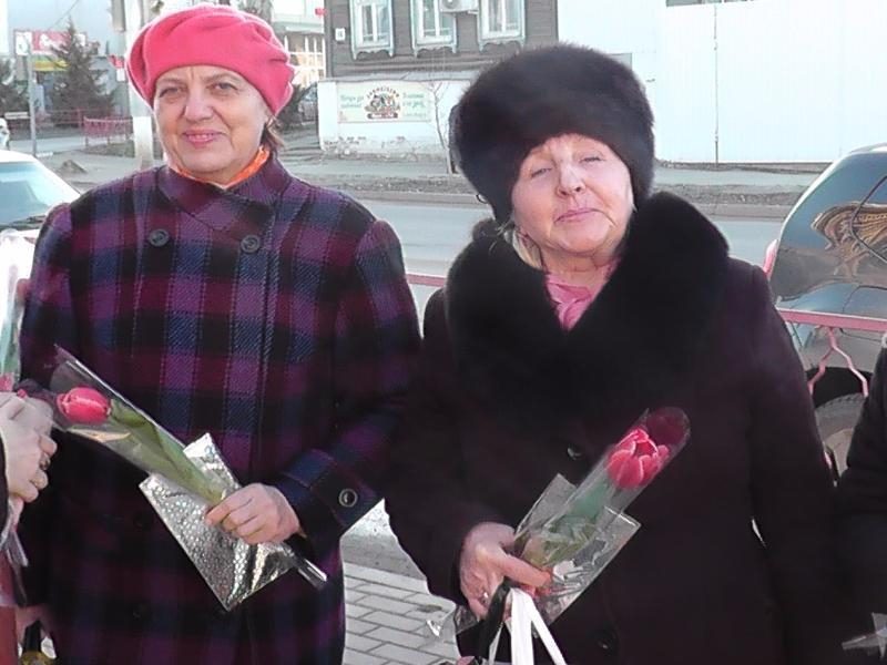 «Блокнот Камышина» и предприниматели города поздравили женщин с праздником