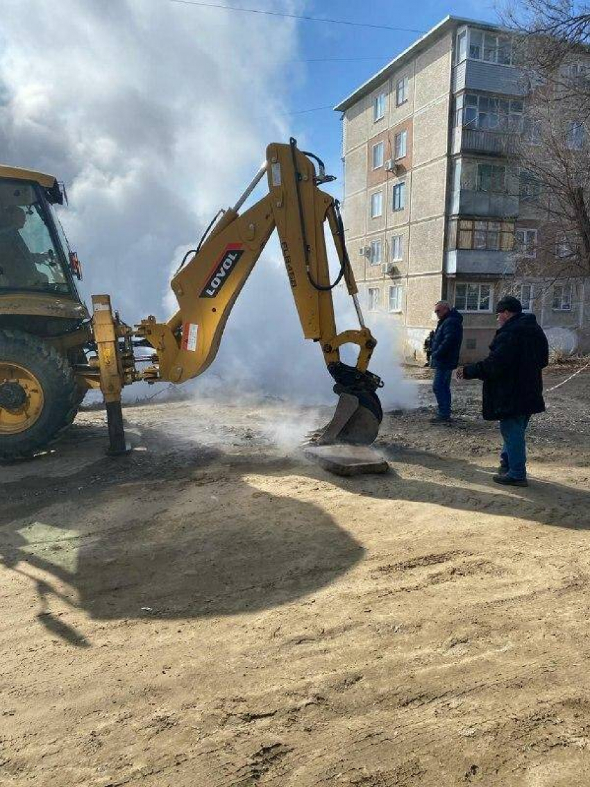 Власти Камышина прокомментировали ЧП с порывом на сети с горячей водой в  3-м микрорайоне | 07.03.2024 | Камышин - БезФормата